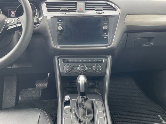 Used 2021 Volkswagen Tiguan SE w/ Panoramic Sunroof Package AWD/4WD image 11