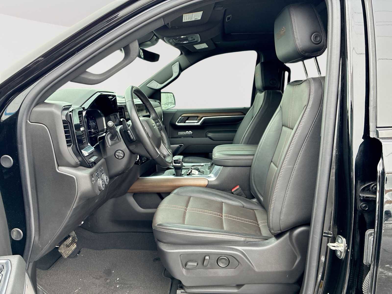 Certified 2024 Chevrolet Silverado 1500 High Country w/ Technology Package image 20