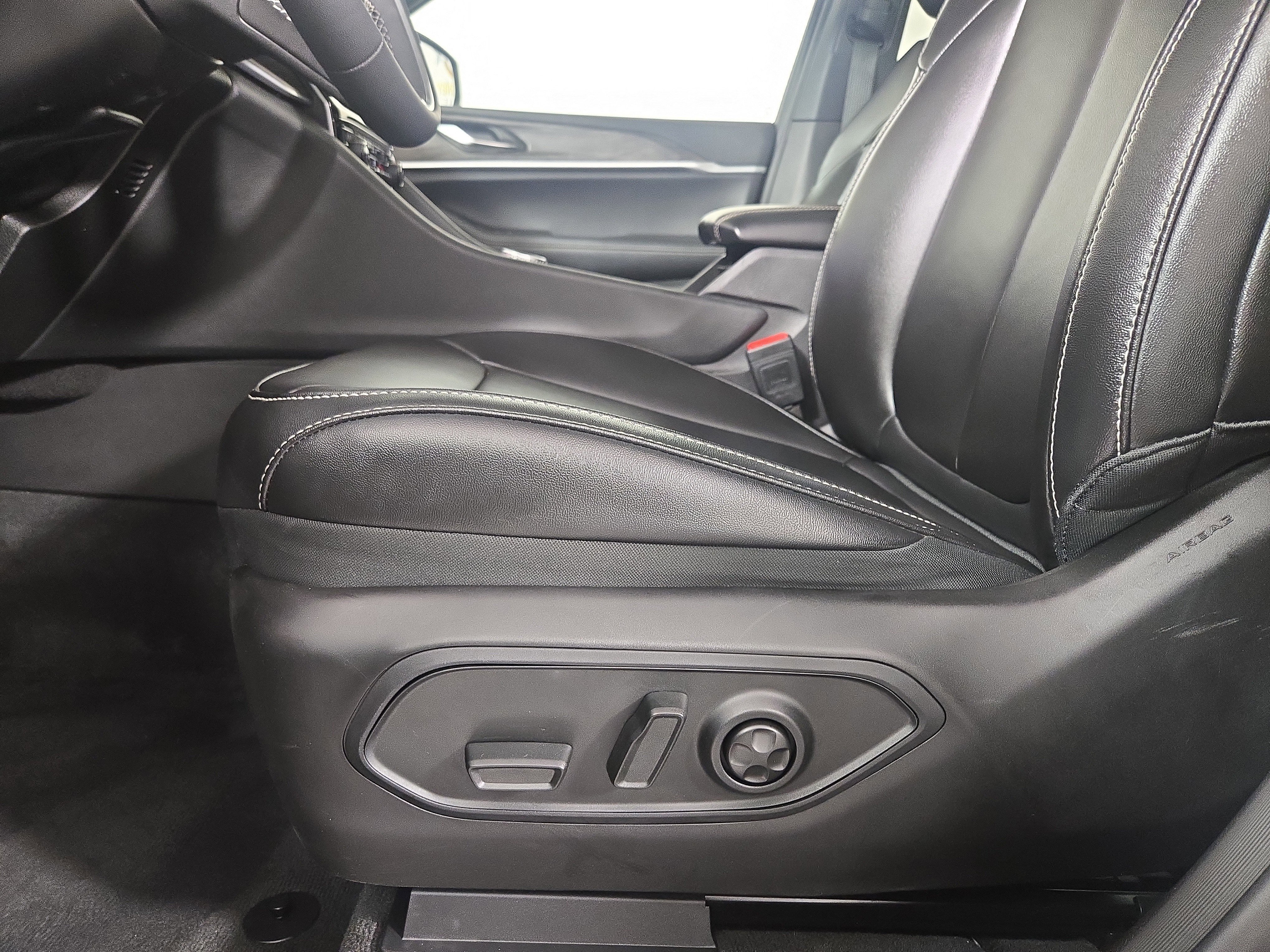 Certified 2024 Jeep Grand Cherokee L Limited image 35