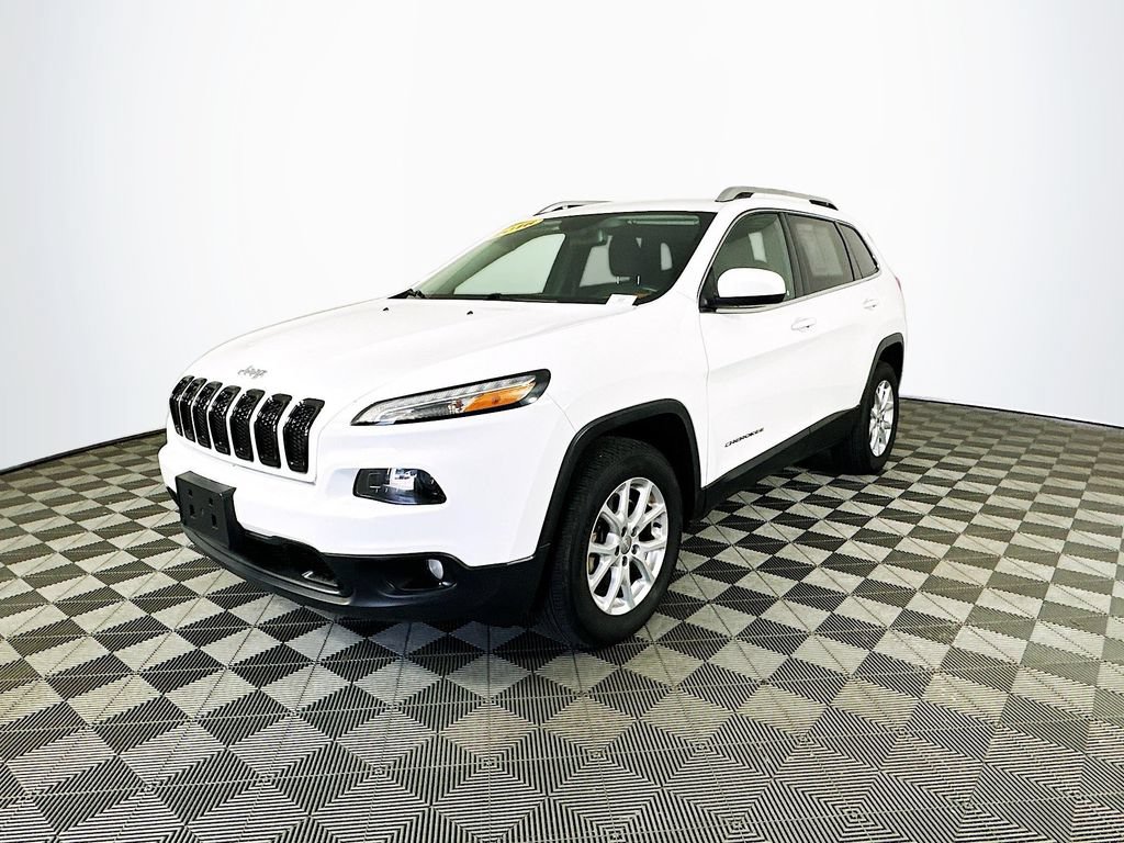 Certified 2016 Jeep Cherokee Latitude w/ Cold Weather Group AWD/4WD image 6