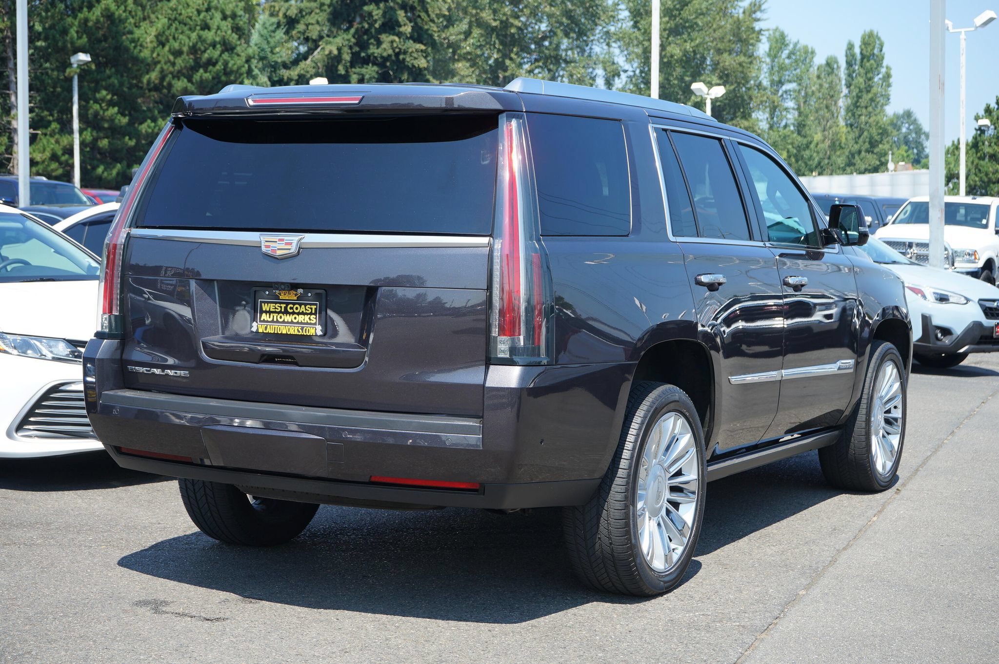 Used 2017 Cadillac Escalade Platinum AWD/4WD image 5