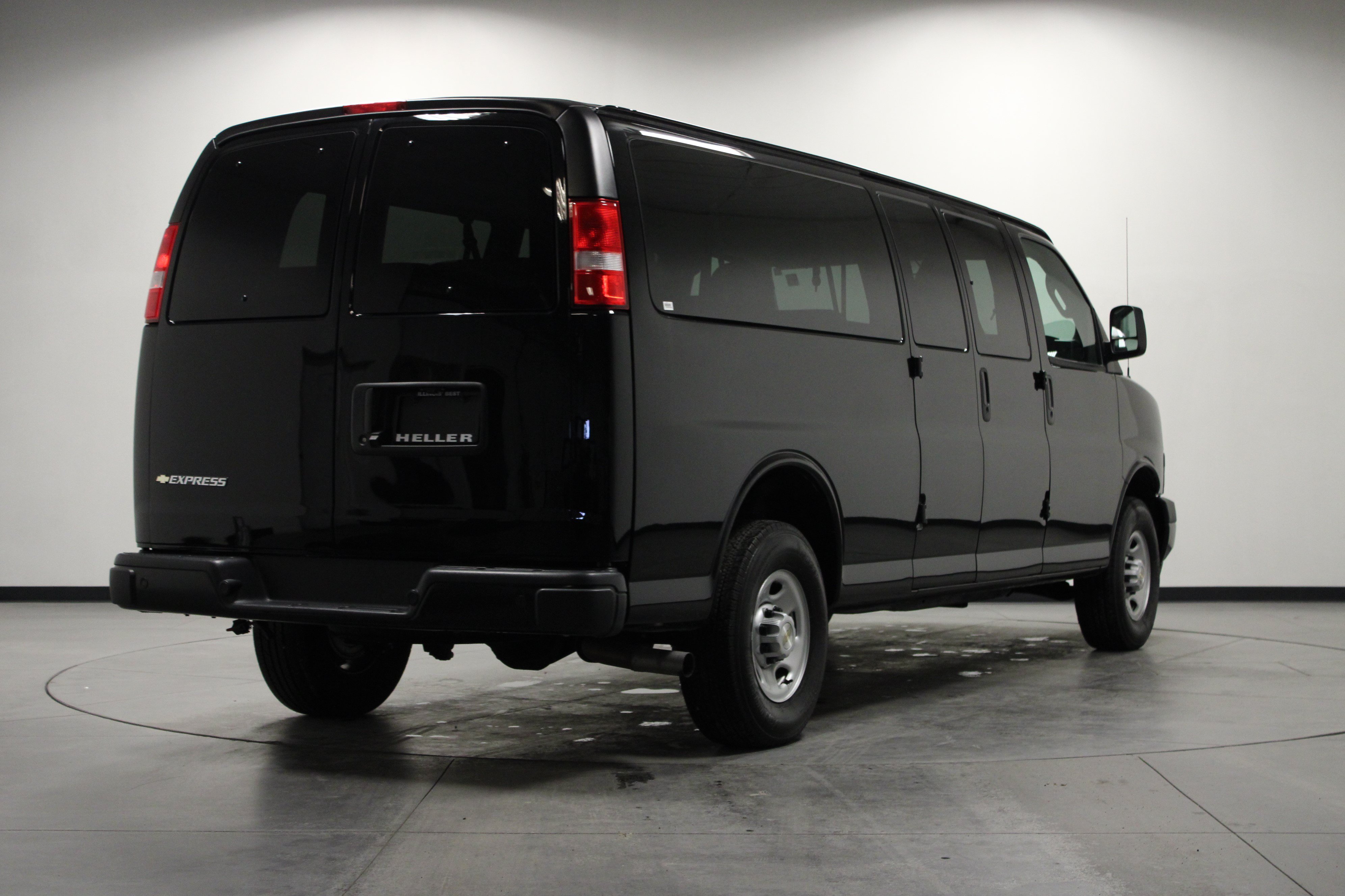 Used 2025 Chevrolet Express 3500 LS RWD image 4