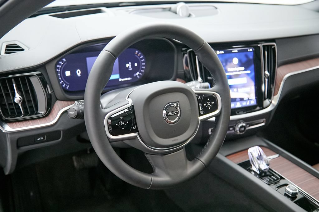 Certified 2025 Volvo V60 B5 Cross Country Ultra AWD/4WD image 13