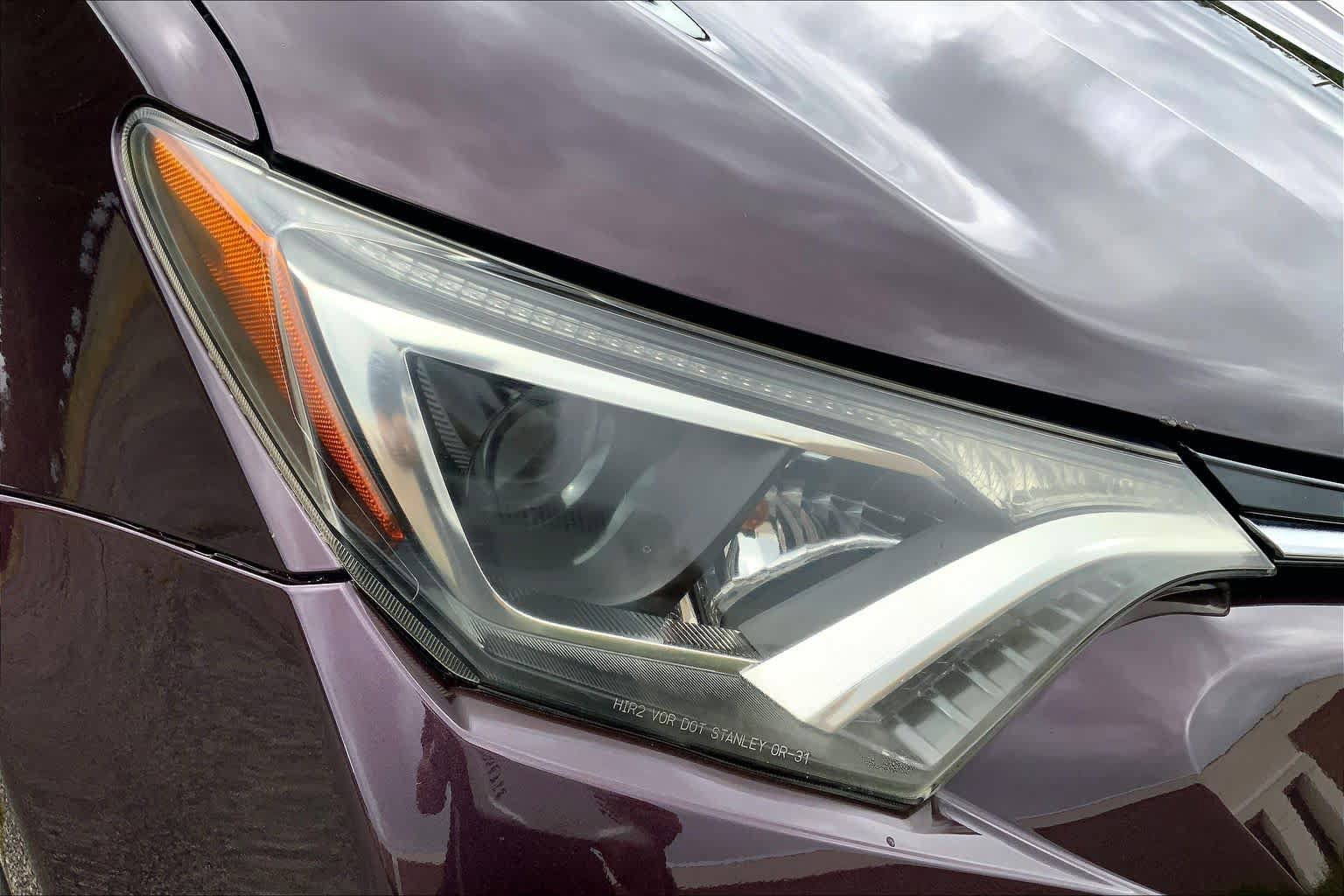 Used 2017 Toyota RAV4 XLE AWD/4WD image 27