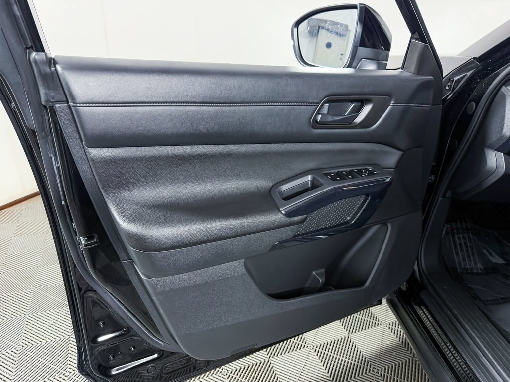 Certified 2024 Nissan Pathfinder S AWD/4WD image 41
