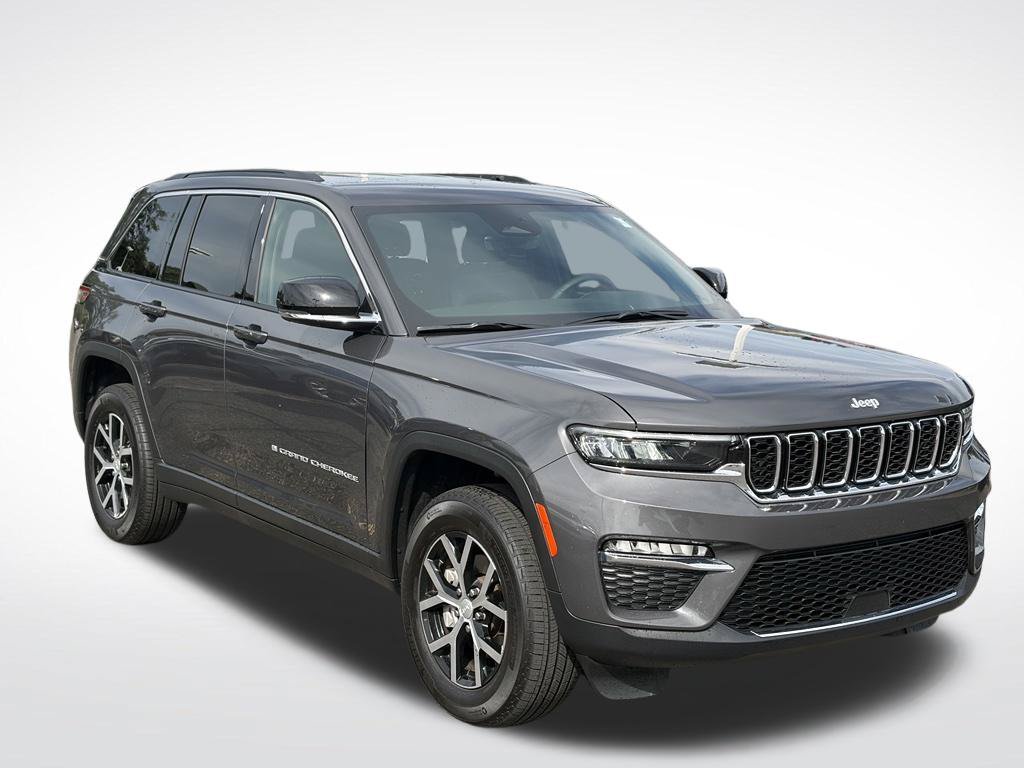 Certified 2025 Jeep Grand Cherokee Limited AWD/4WD image 3
