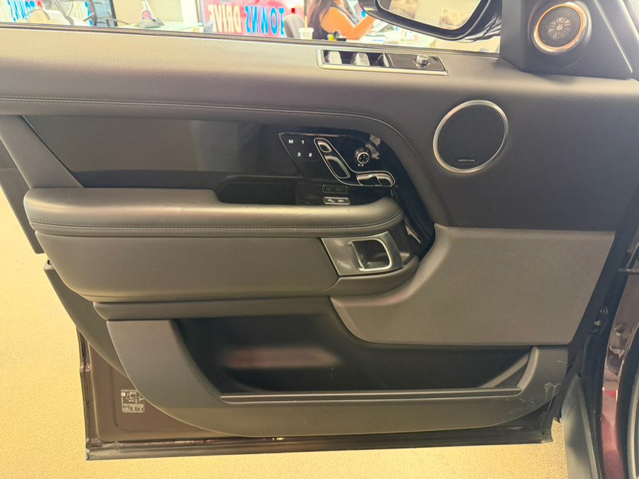 Used 2018 Land Rover Range Rover HSE AWD/4WD image 19