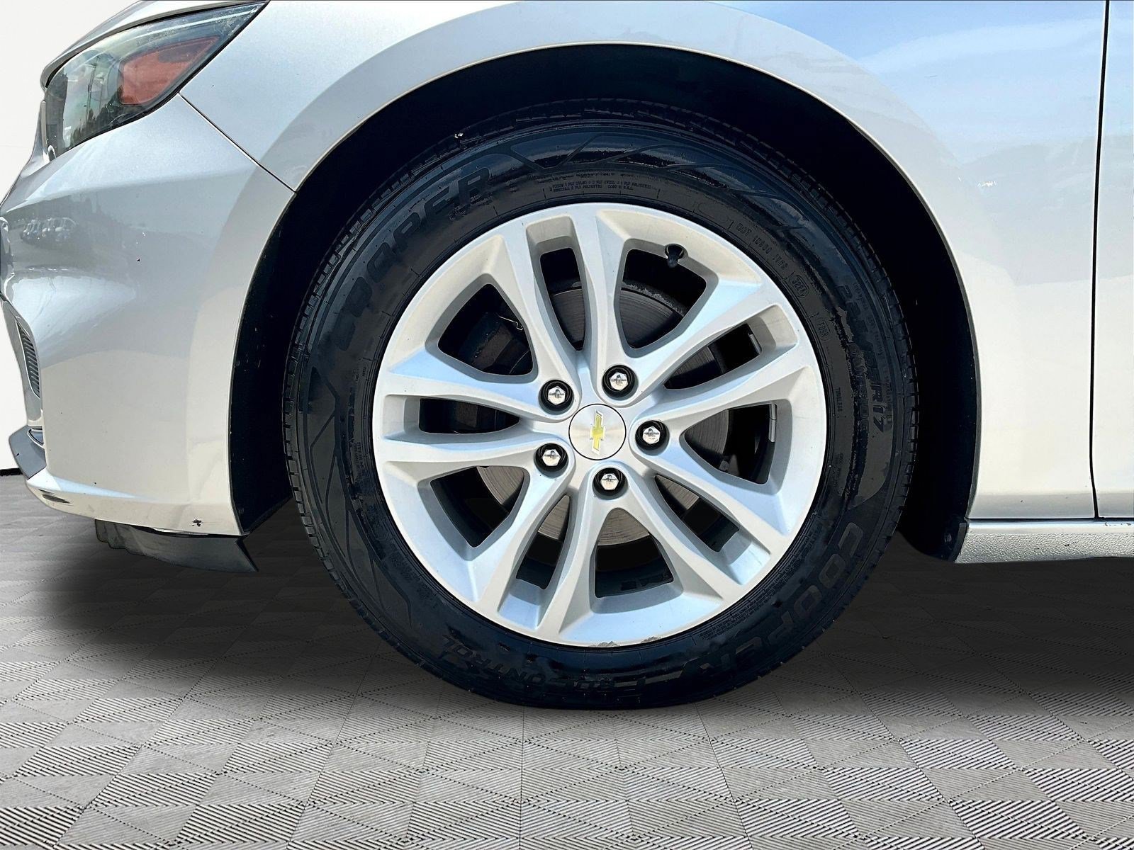 Used 2016 Chevrolet Malibu LT FWD image 34