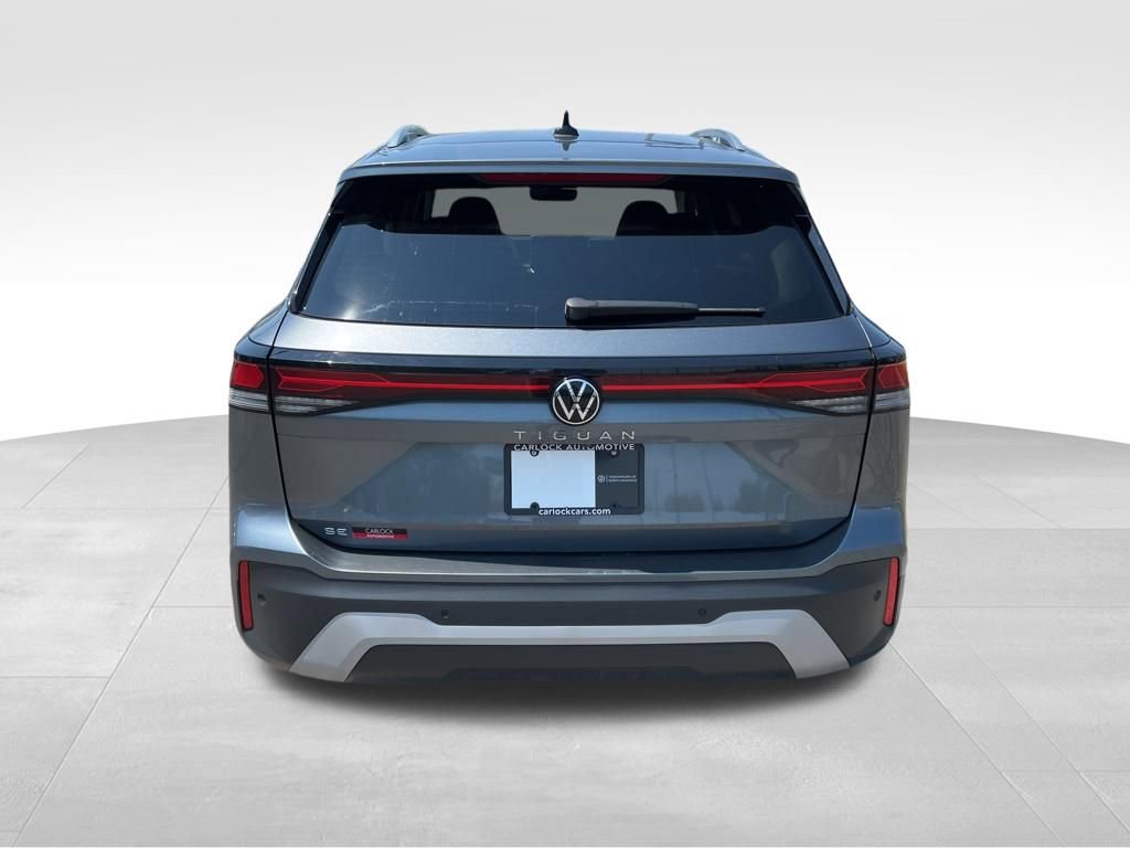 Used 2025 Volkswagen Tiguan SE FWD image 6