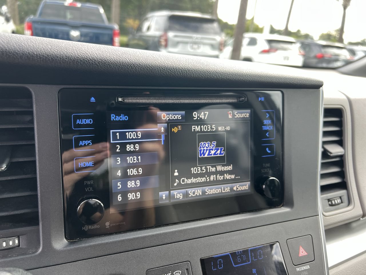 Used 2015 Toyota Sienna LE FWD image 23