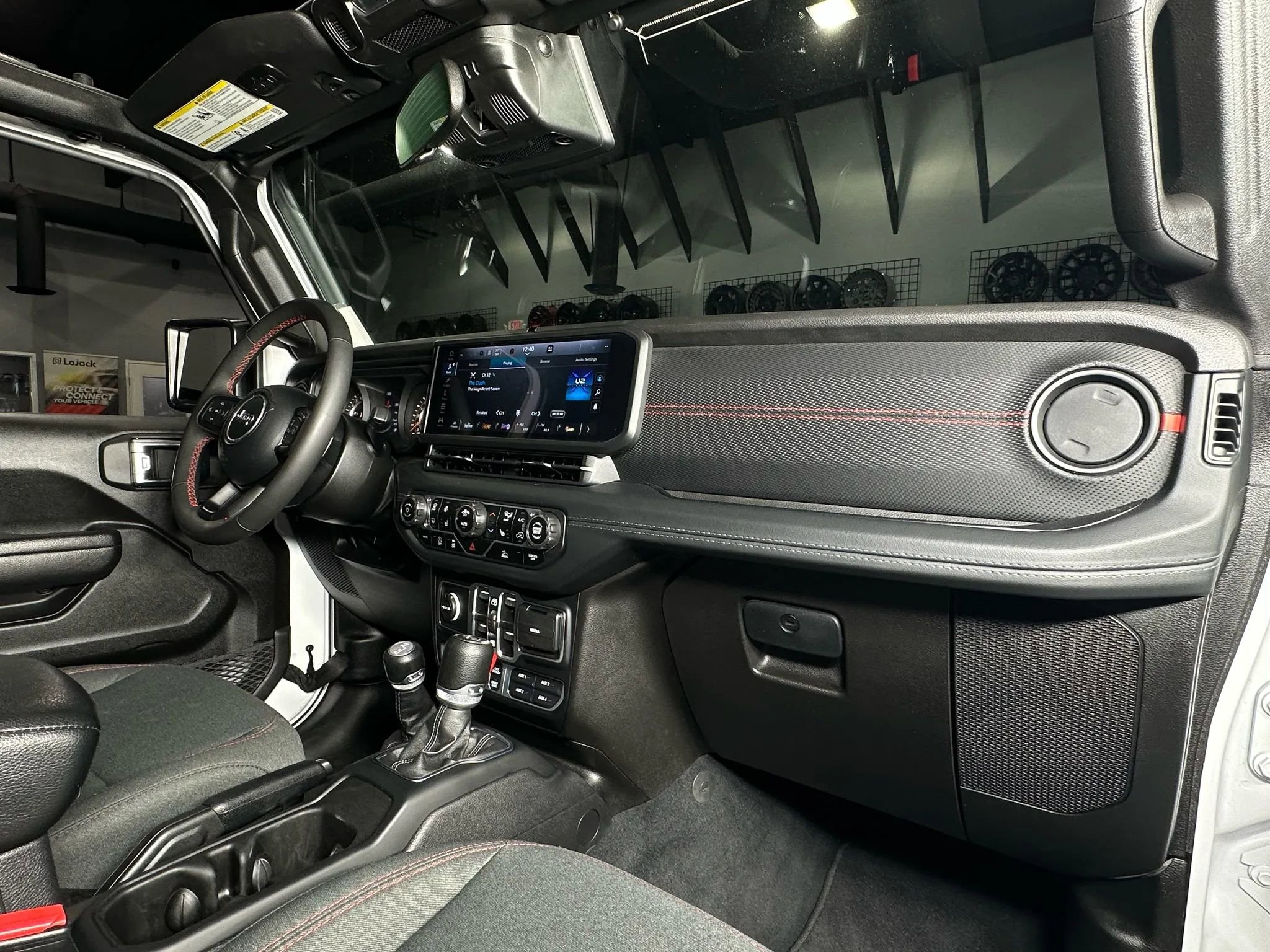 Used 2024 Jeep Wrangler Unlimited Rubicon w/ Convenience Group image 27