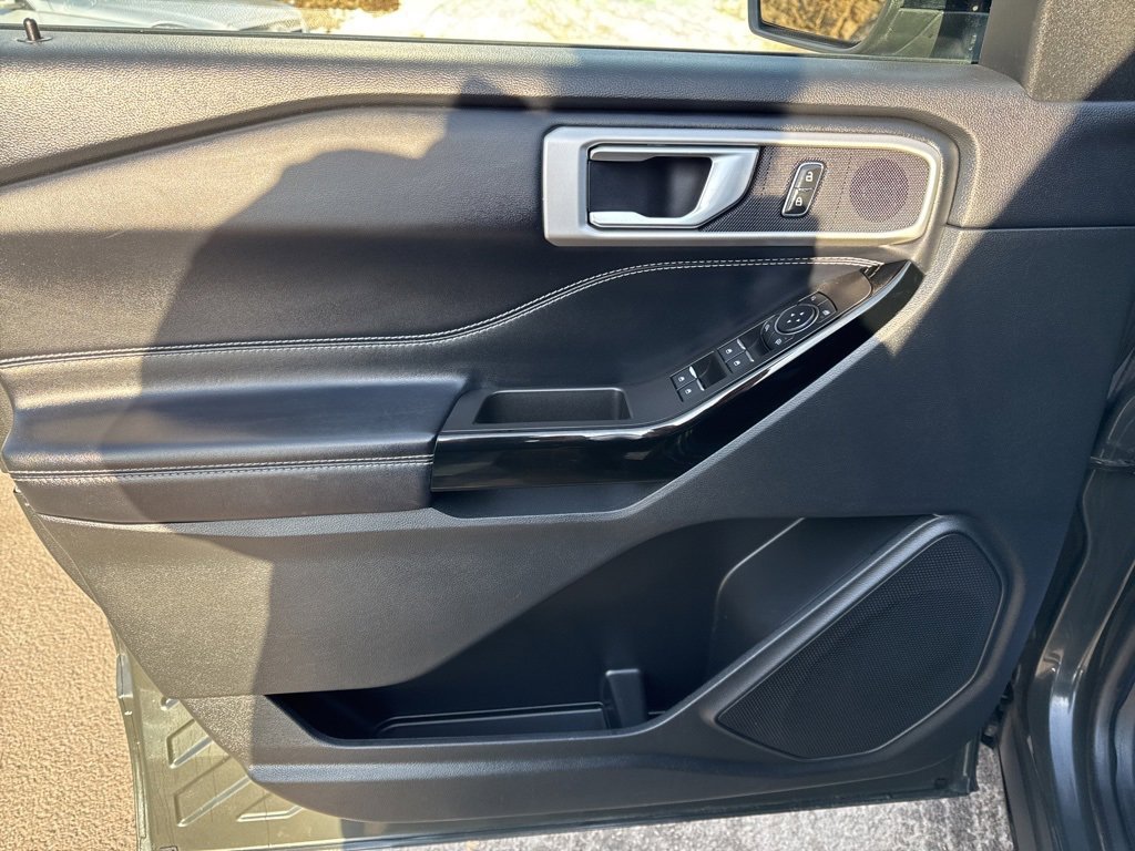 Used 2022 Ford Explorer ST w/ ST Street Pack image 21