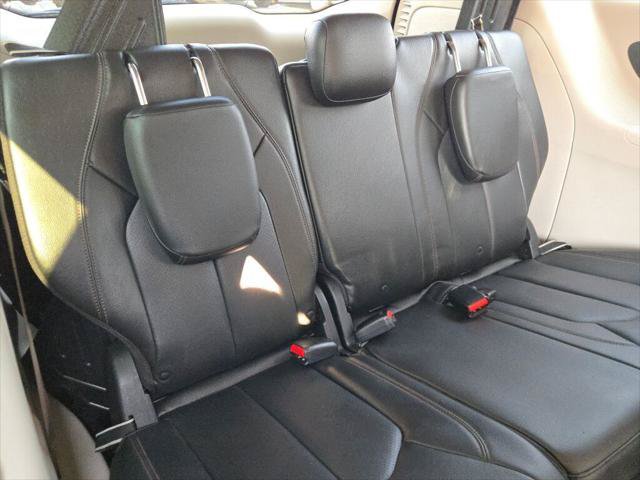 Certified 2020 Chrysler Pacifica Touring-L FWD image 13