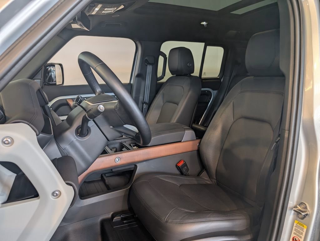 Used 2024 Land Rover Defender 110 SE image 13