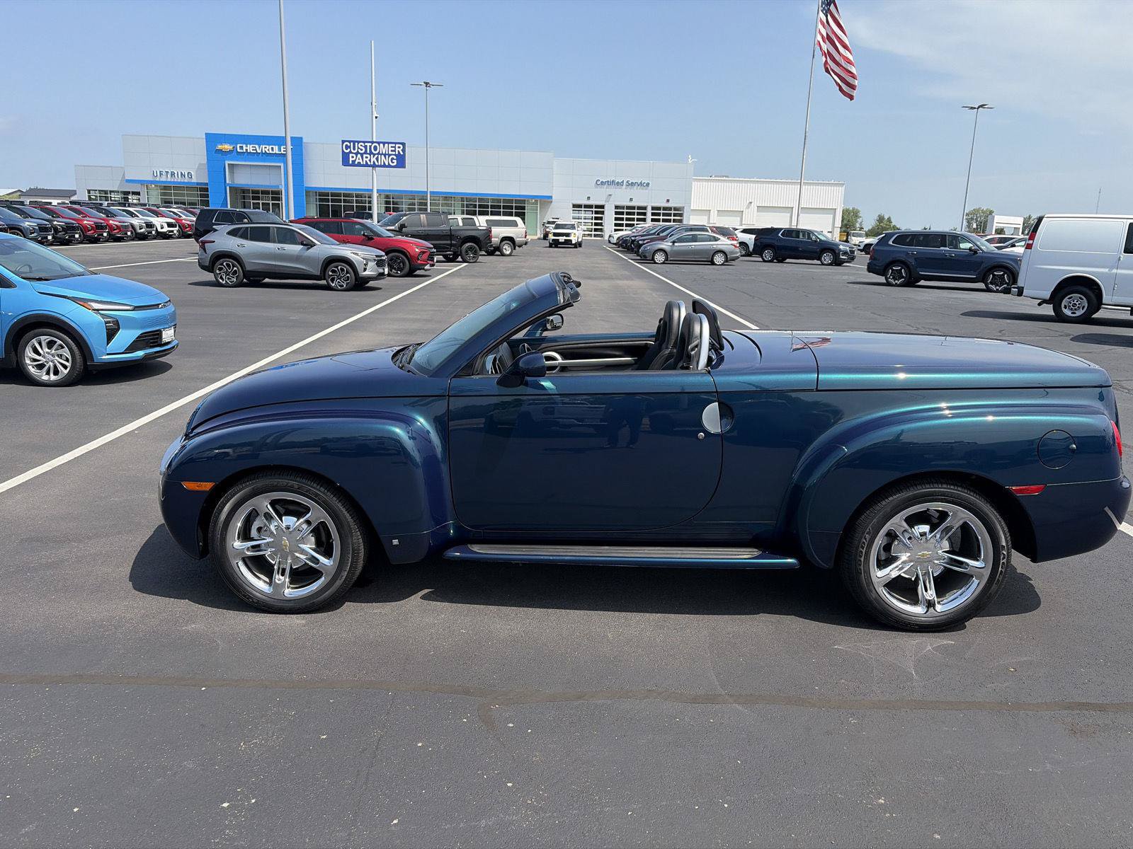 Used 2006 Chevrolet SSR w/ Preferred Equipment Group RWD image 23