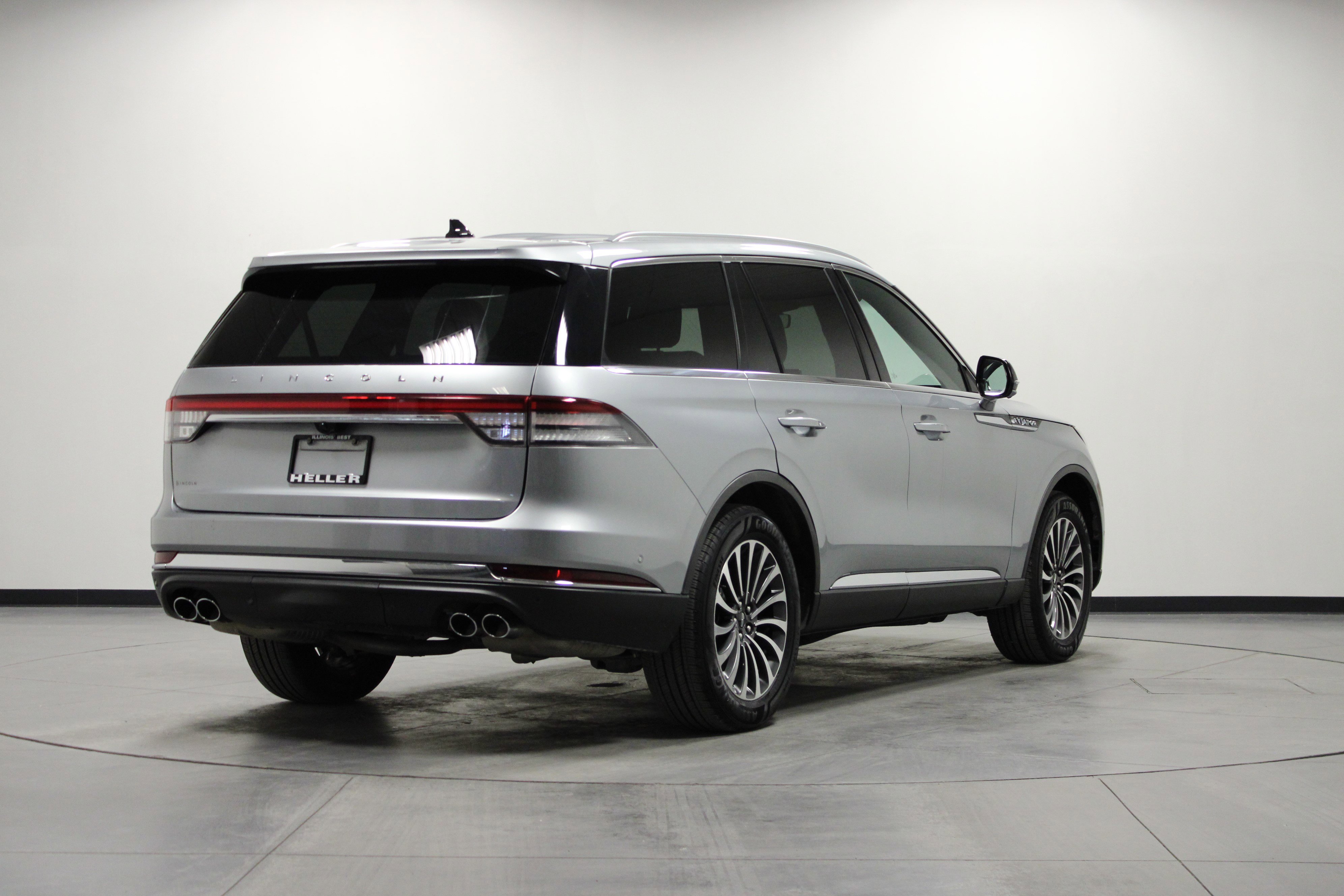 Used 2022 Lincoln Aviator Reserve w/ Equipment Group 201A image 4