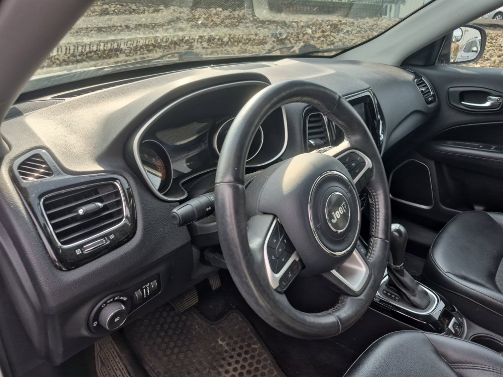 Used 2019 Jeep Compass Latitude AWD/4WD image 10