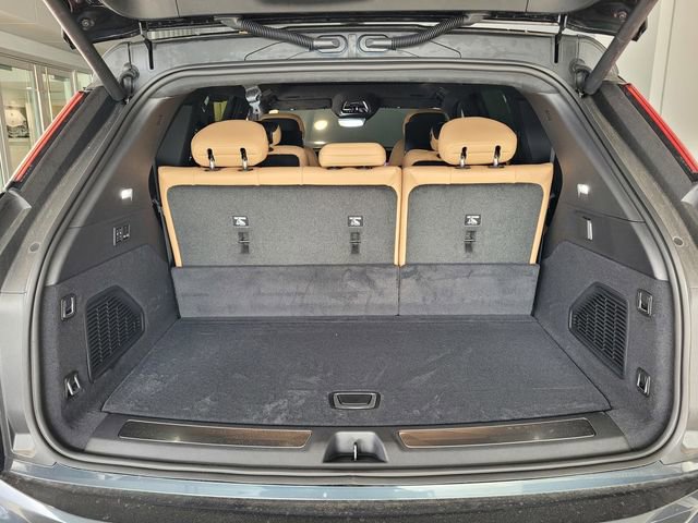 New 2025 Cadillac Escalade IQ Sport 2 w/ LPO, ONYX Package image 26