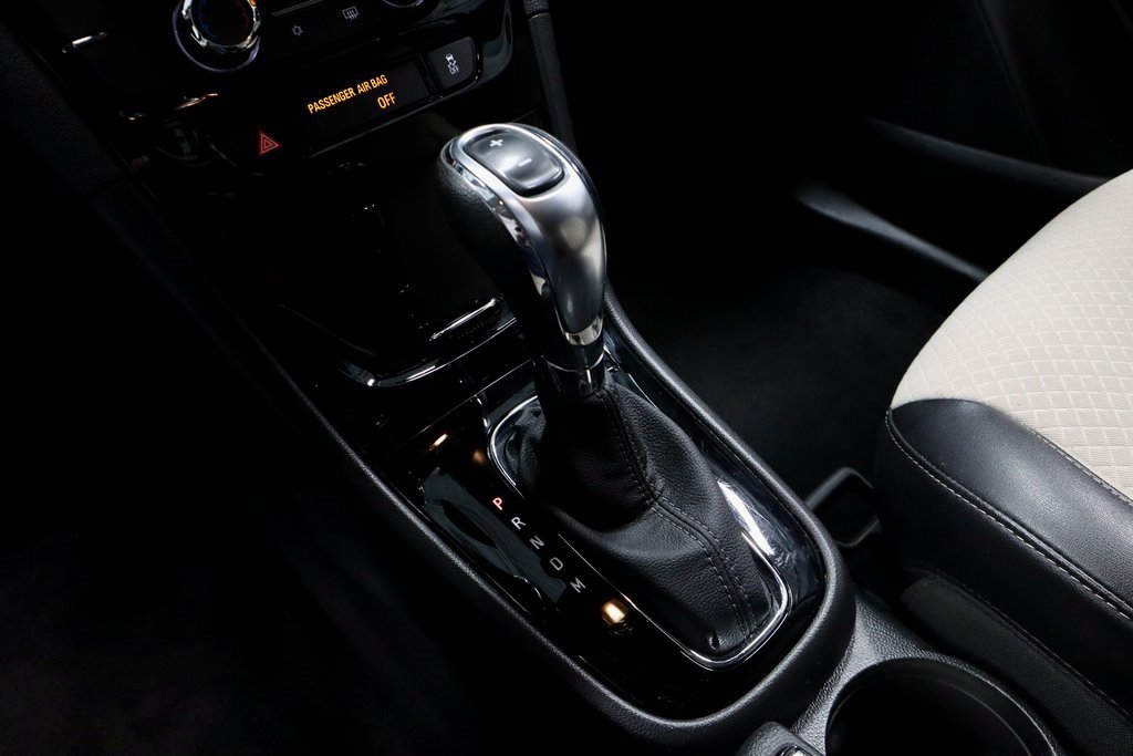 Used 2021 Buick Encore Preferred image 33