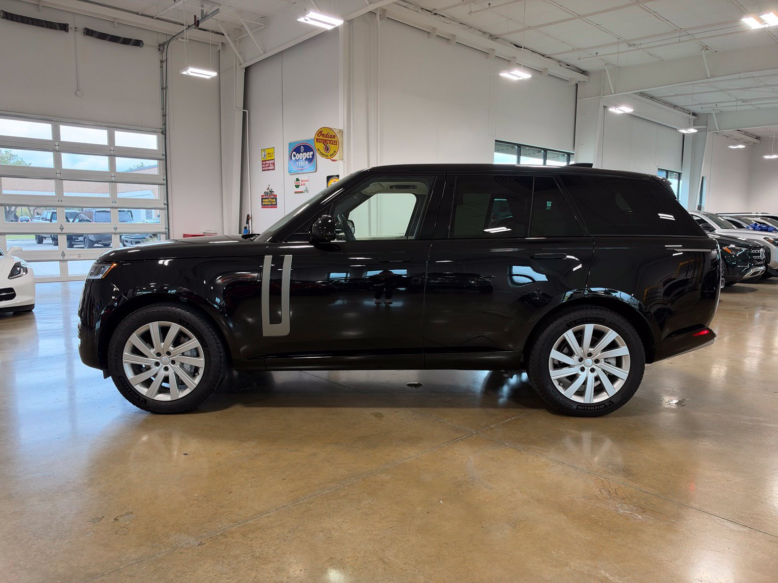 Used 2024 Land Rover Range Rover SE AWD/4WD image 5