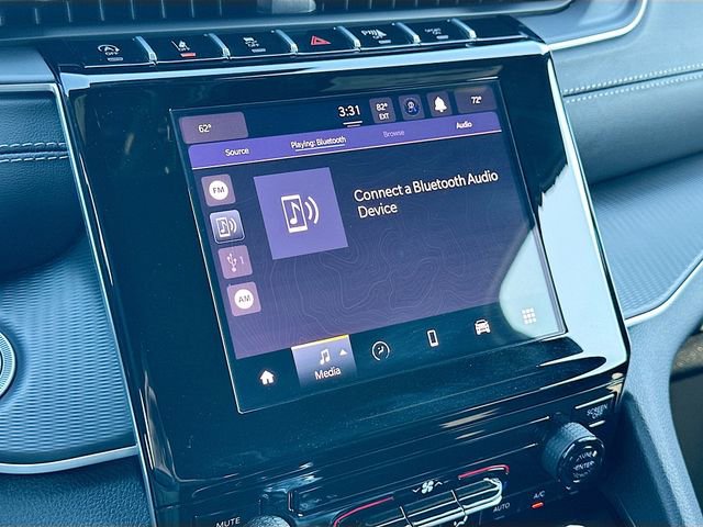 New 2025 Jeep Grand Cherokee L Laredo image 9