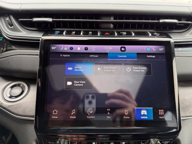 Used 2023 Jeep Grand Cherokee Overland AWD/4WD image 44