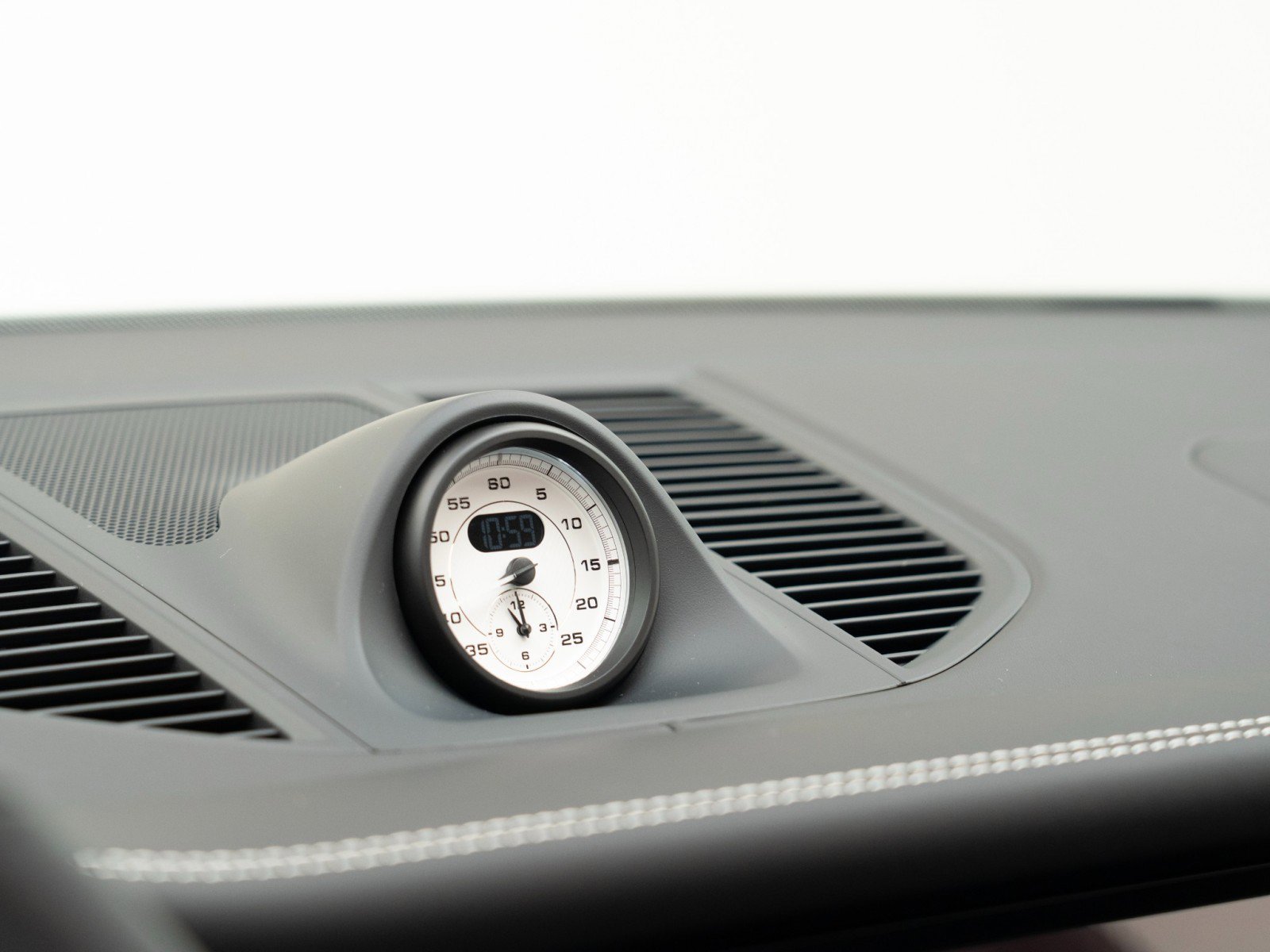 New 2026 Porsche Macan Turbo image 28