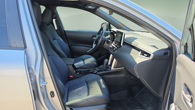 Used 2024 Toyota Corolla Cross AWD Hybrid w/ Convenience Package image 12