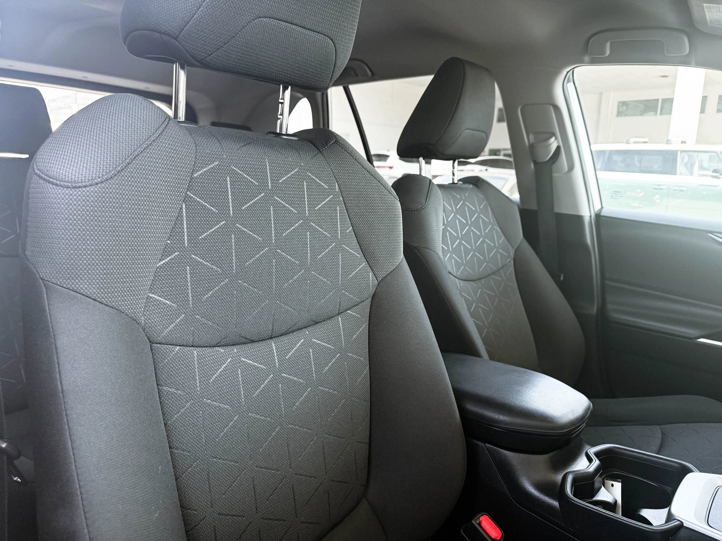 Used 2020 Toyota RAV4 XLE image 28