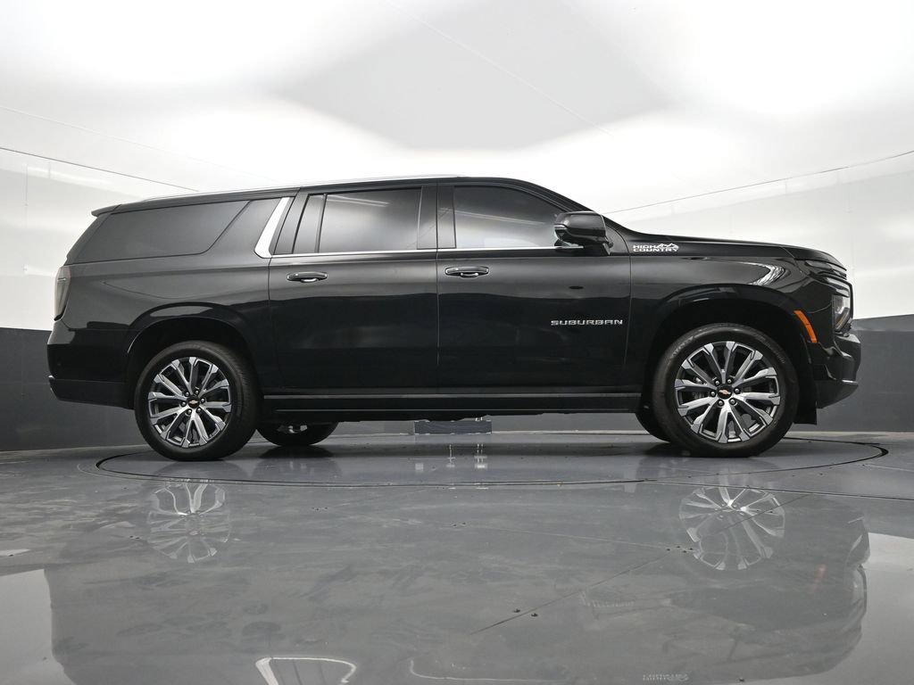 Used 2026 Chevrolet Suburban High Country AWD/4WD image 30