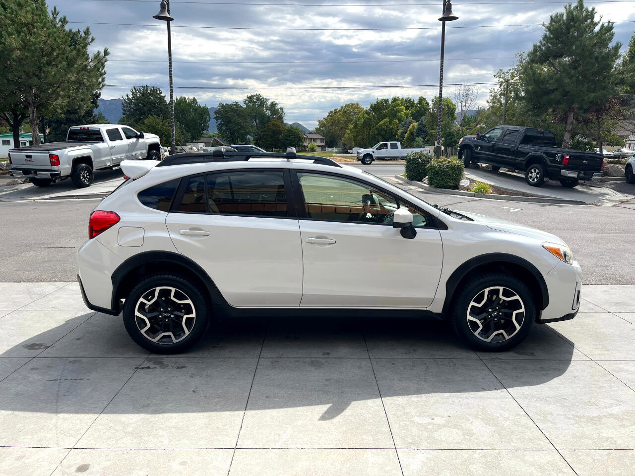 Used 2017 Subaru Crosstrek 2.0i Premium image 3