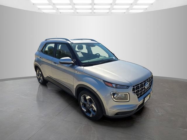 Used 2025 Hyundai Venue SEL FWD image 2