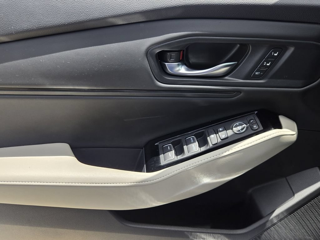 Certified 2023 Honda Accord Touring image 27