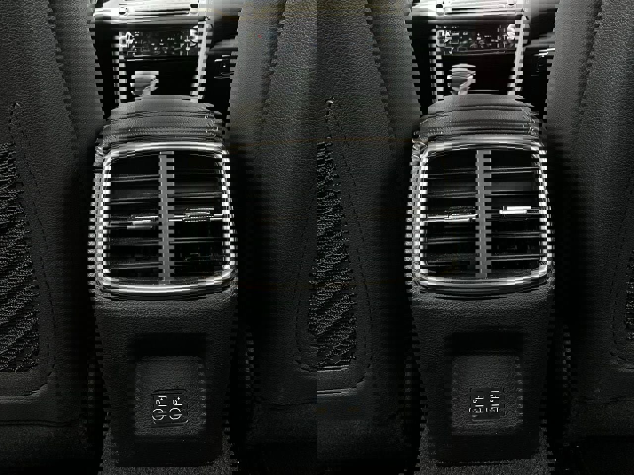 Used 2025 Genesis G70 2.5T image 13