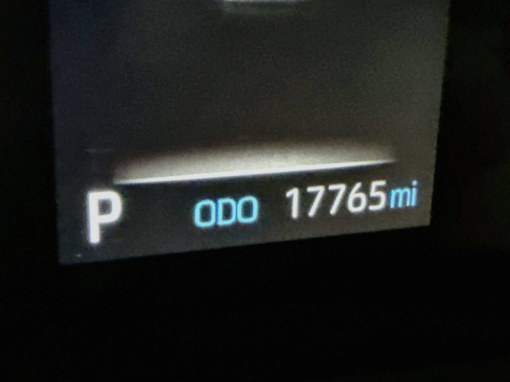 Certified 2022 Toyota Sienna XLE w/ XLE Plus Package FWD image 5
