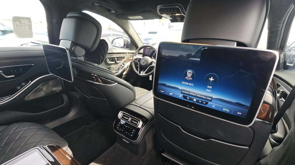 Used 2021 Mercedes-Benz S 580 4MATIC Sedan w/ Warmth & Comfort Package image 11