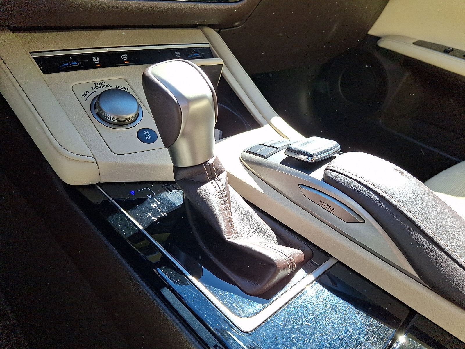 Used 2018 Lexus ES 350 w/ Navigation System Package FWD image 16