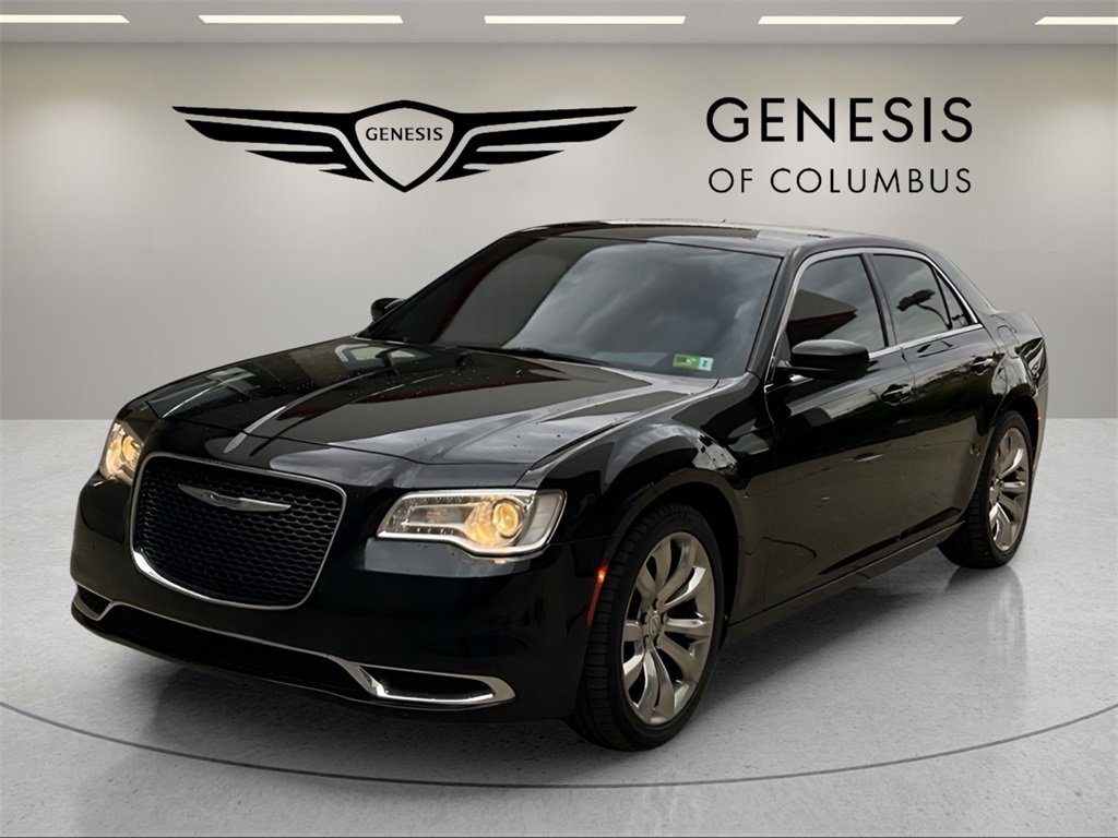 Used 2017 Chrysler 300 Limited image 1