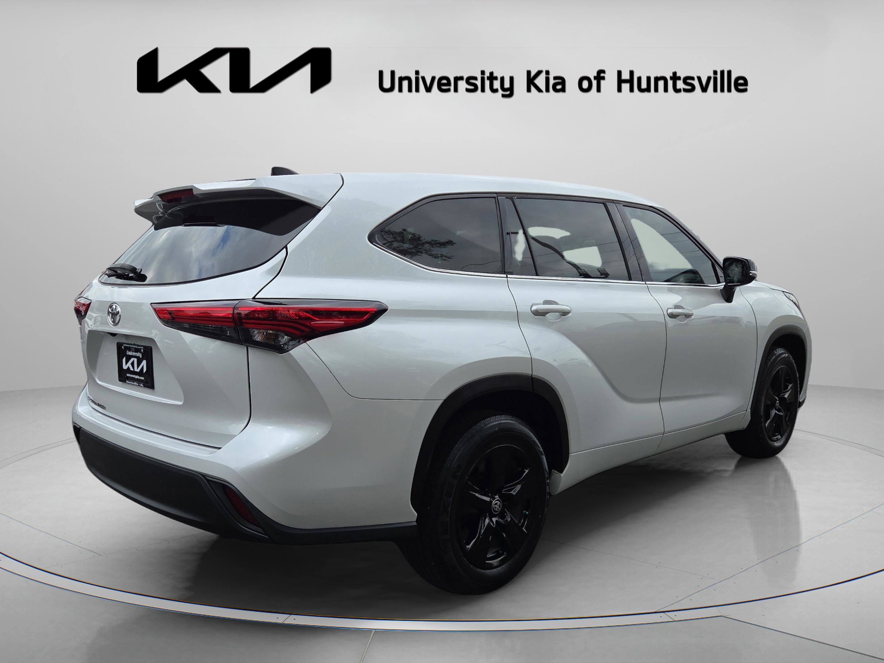 Used 2022 Toyota Highlander L image 8