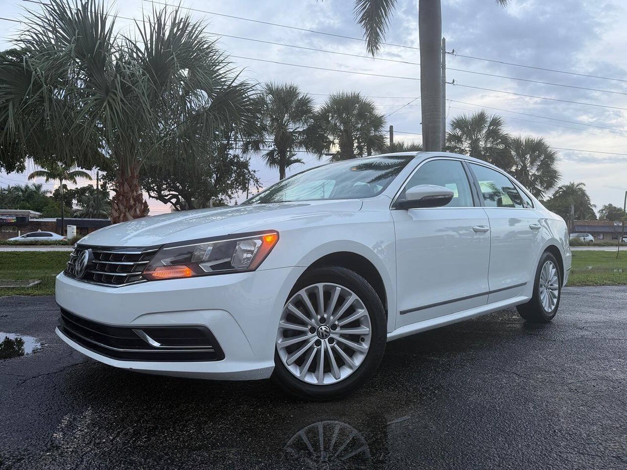 Used 2016 Volkswagen Passat 1.8T SE FWD image 1