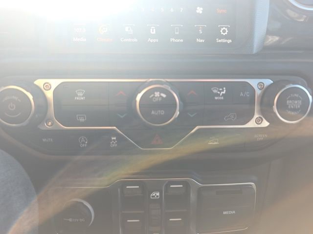 Used 2022 Jeep Wrangler Unlimited Sahara image 21