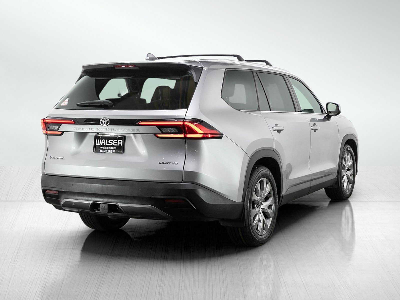 Used 2024 Toyota Grand Highlander AWD Hybrid image 5