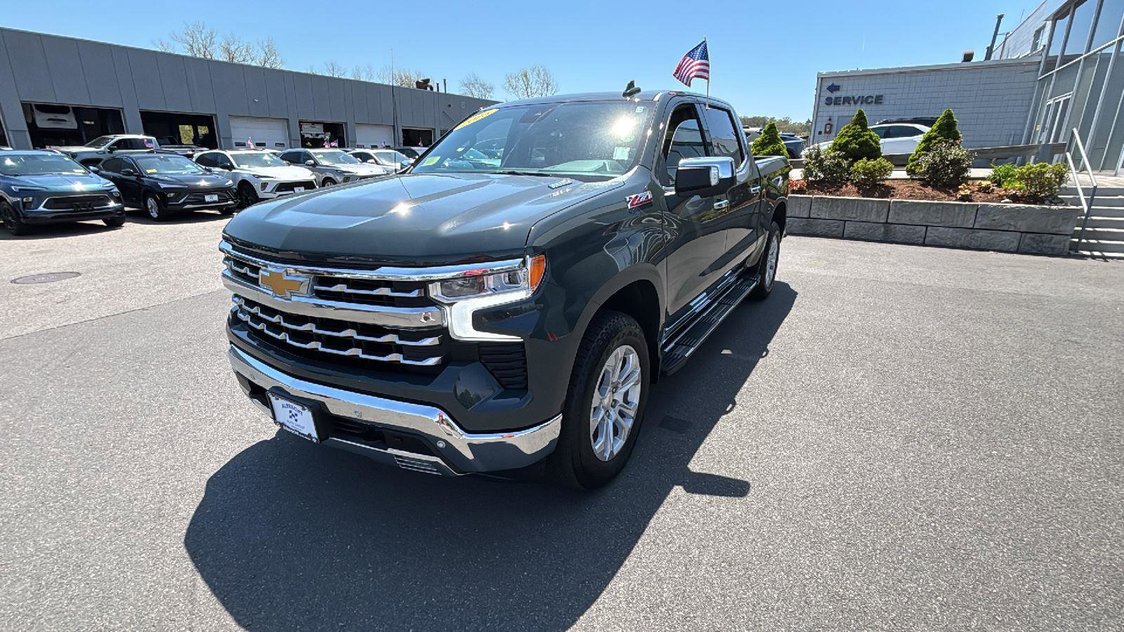 Used 2025 Chevrolet Silverado 1500 LTZ w/ LTZ Premium Package AWD/4WD image 3