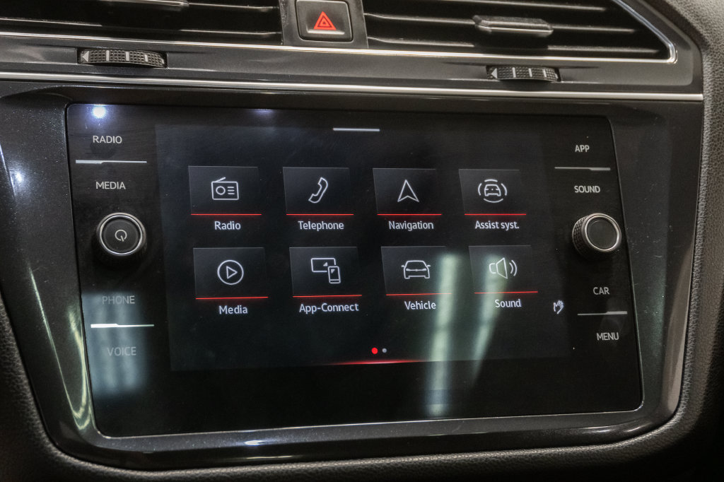 Used 2023 Volkswagen Tiguan SE R-Line AWD/4WD image 18