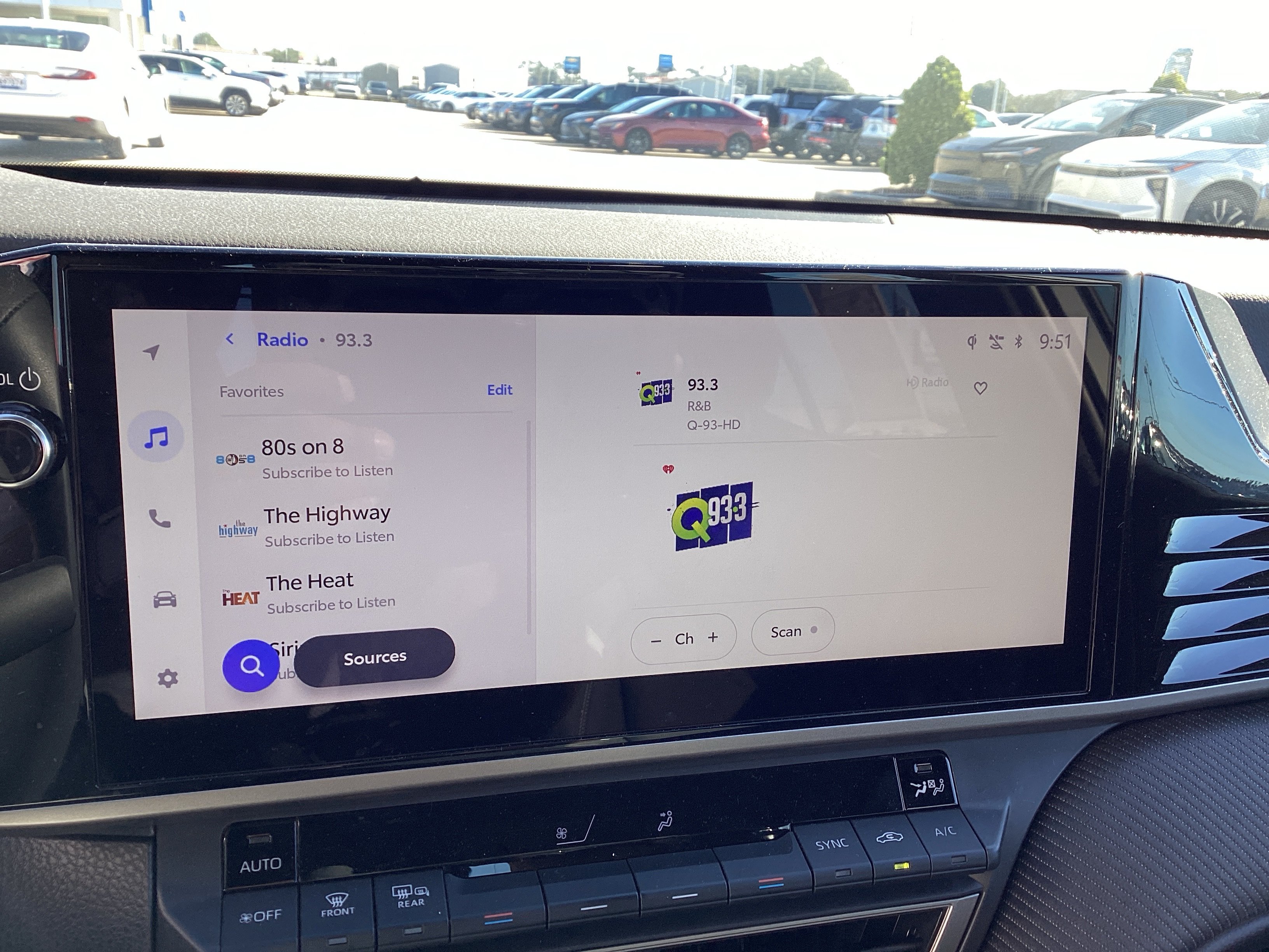 Used 2026 Toyota Camry Hybrid w/ Multimedia Upgrade Package FWD image 17
