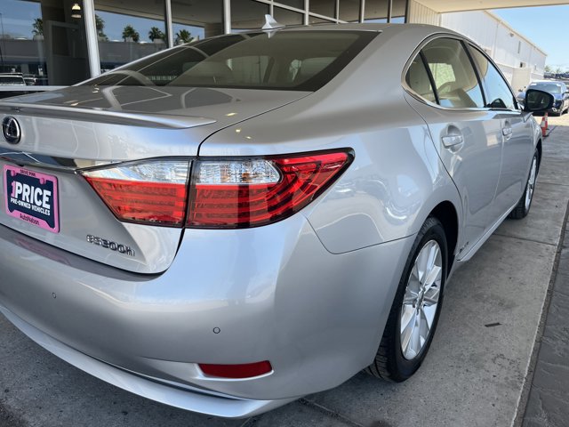Used 2014 Lexus ES 300h w/ Luxury Package w/Bamboo Trim FWD image 11