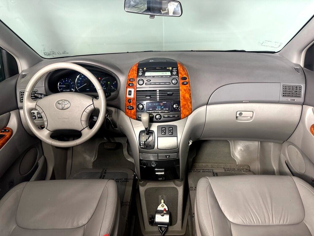 Used 2010 Toyota Sienna XLE image 17