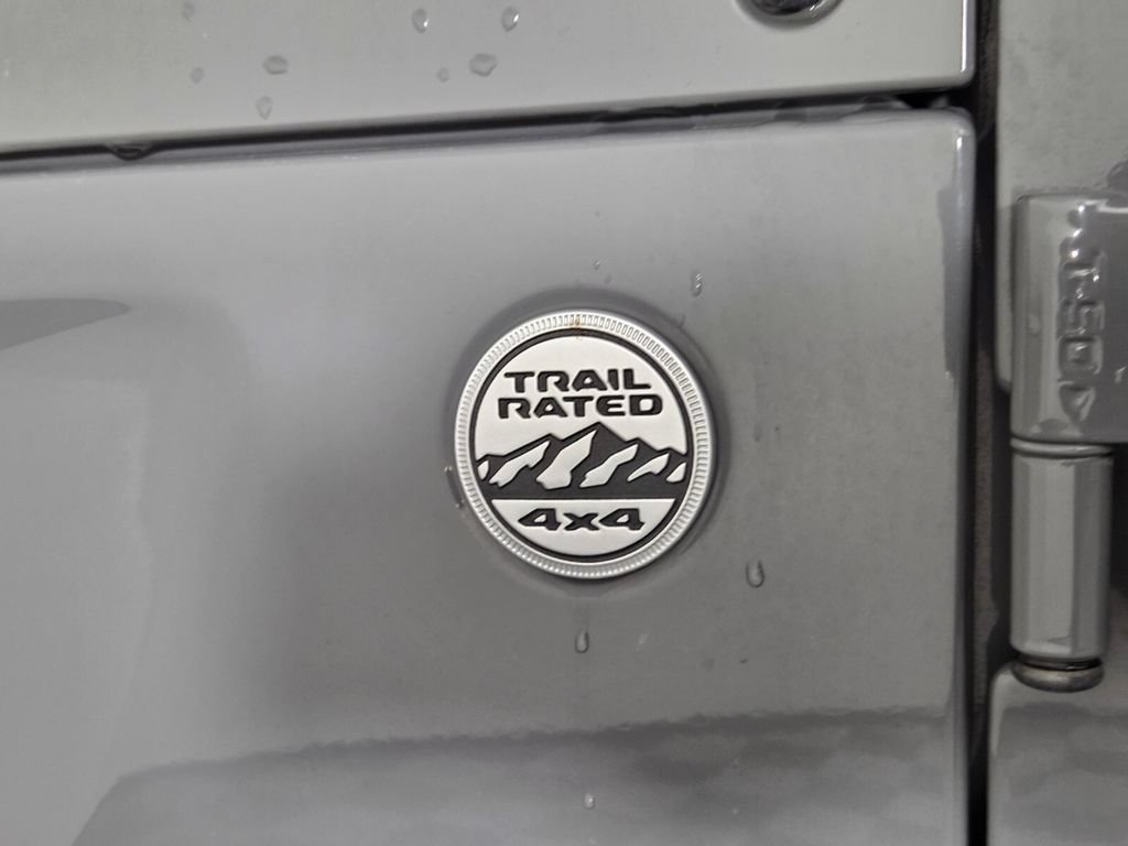 Used 2021 Jeep Gladiator Overland AWD/4WD image 11
