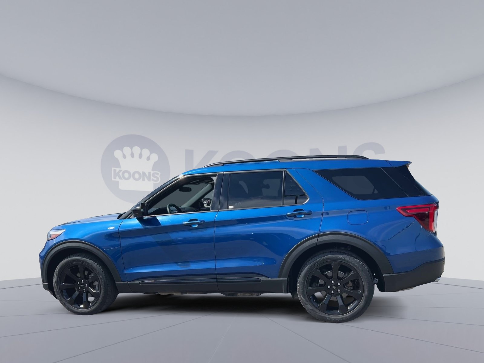Used 2023 Ford Explorer ST-Line w/ Class IV Trailer Tow Package RWD image 8
