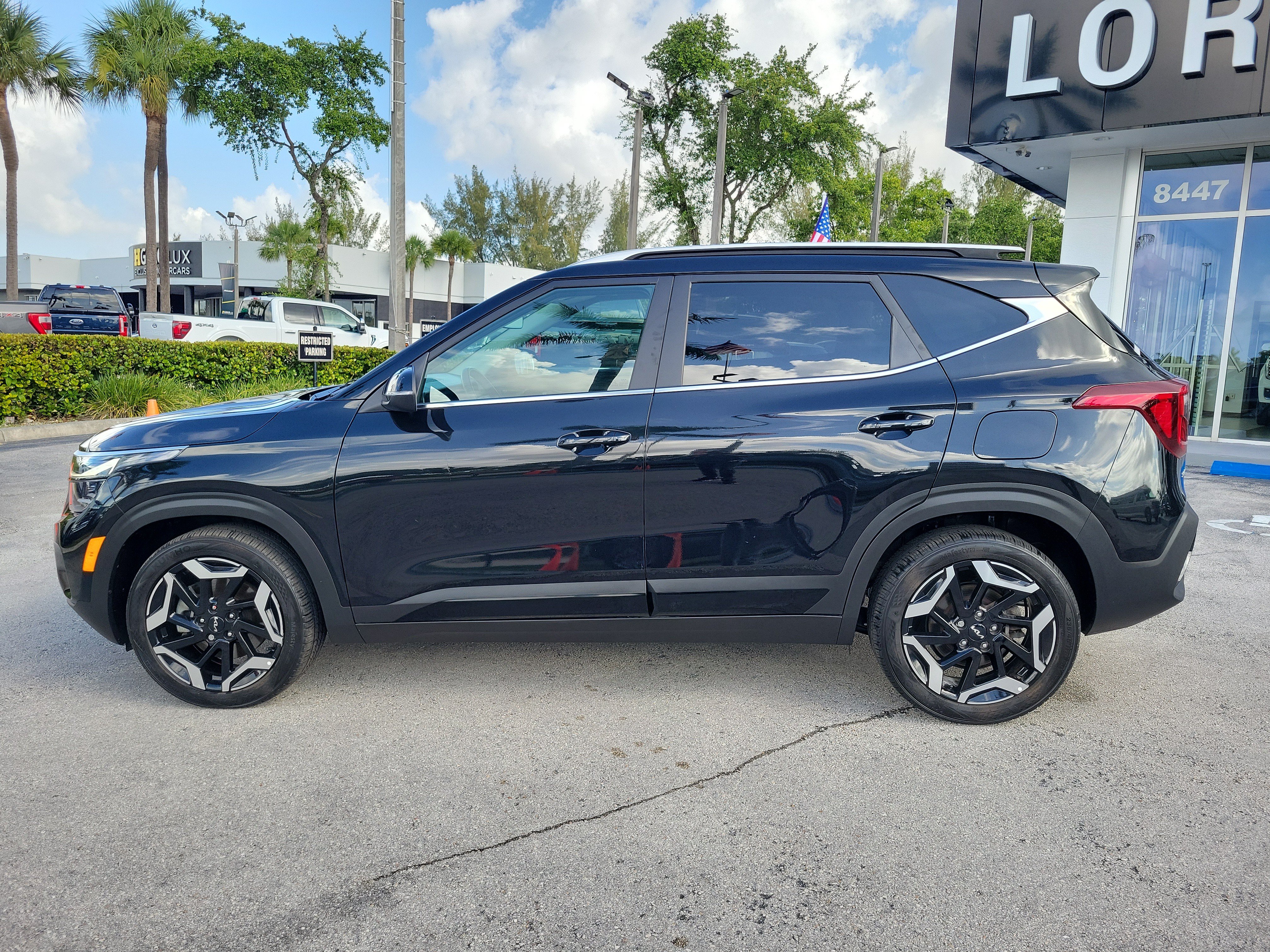 Used 2025 Kia Seltos SX w/ SX Sunroof Package AWD/4WD image 8